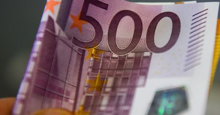 Kursy walut 16.11.2021. Wtorkowy kurs funta, euro, dolara i franka szwajcarskiego