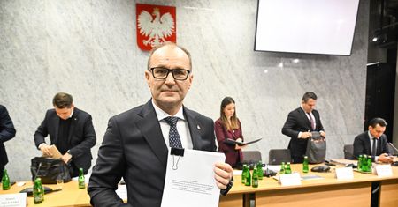 Raport komisji wizowej. "Korupcjogenny system" i "koktajl półprawd"