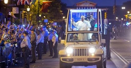 Papież Franciszek źródłem darmowej reklamy dla American Airlines i Fiat Chrysler