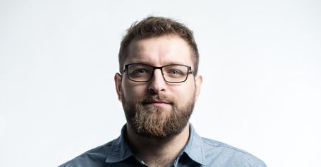 Zobacz, jak Polacy zarabiają grube miliony na SMS-ach
