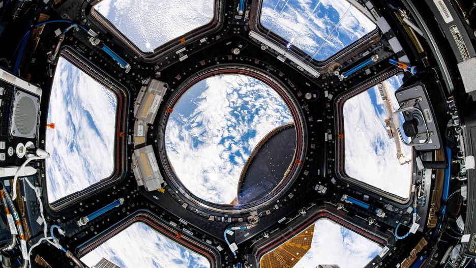 Widok na Ziemię z modułu widokowego Cupola na ISS