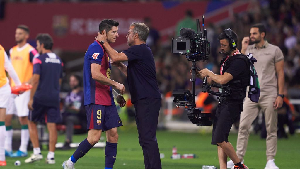 Getty Images /  Manuel Queimadelos/Quality Sport Images / Robert Lewandowski i Hansi Flick w FC Barcelonie