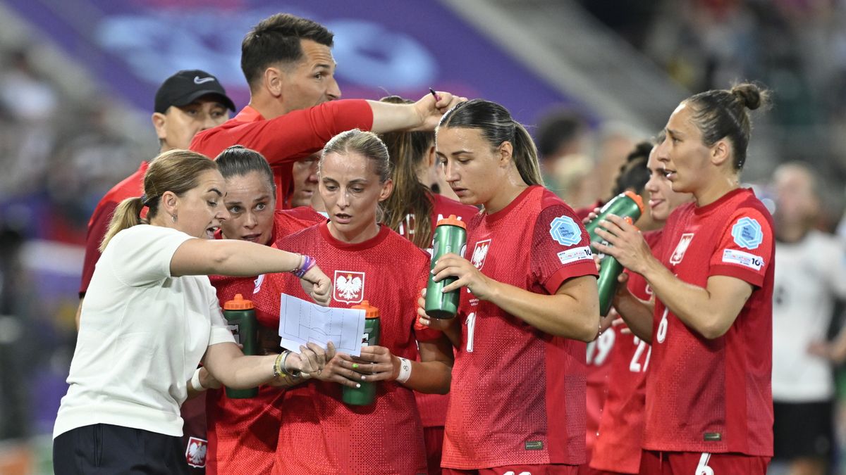 PAP/EPA / GIAN EHRENZELLER / Na zdjęciu: reprezentacja Polski piłkarek na Euro 2025