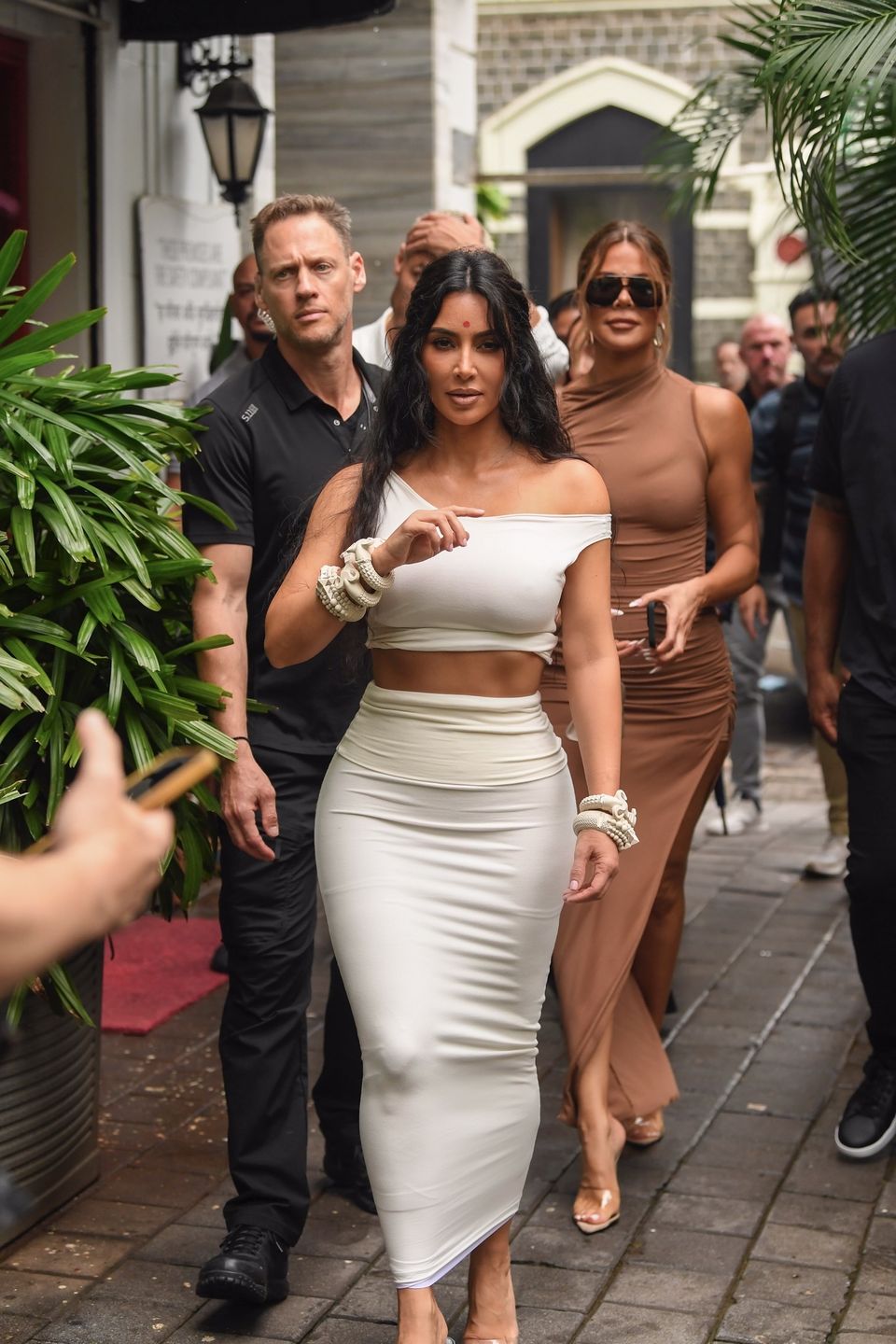 Kim i Khloe Kardashian wystroiły się na targ