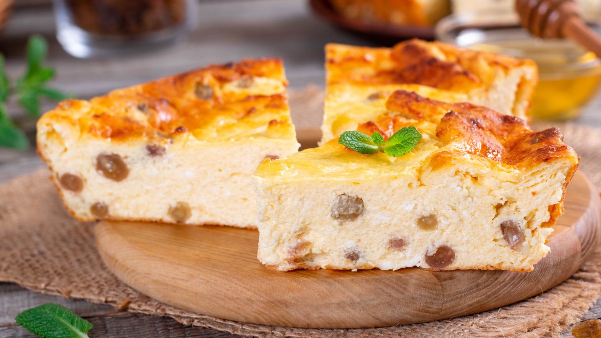 Rodzynki w serniku nie opadną, jeśli zastosujesz prosty trik