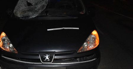 Bez odblasków po nieoświetlonym terenie zabudowanym. Zginął potrącony przez peugeota
