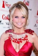 Kristin Chenoweth w dziecięcych ubraniach