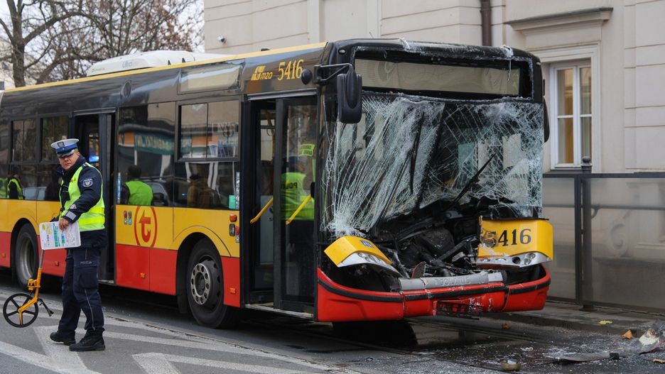 Kolizja dwóch tramwajów i autobusu w alei &#34;Solidarności&#34;