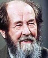 Gorbaczow oddaje hołd zmarłemu Sołżenicynowi