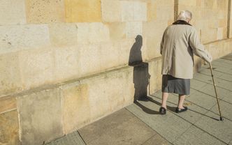 Obniżenie wieku emerytalnego. Mordasewicz: Powrót do poprzedniego wieku skrzywdzi kobiety