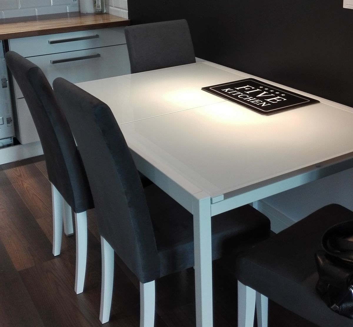IKEA prosi klientów o zwrot popularnego stołu. Chodzi o bezpieczeństwo