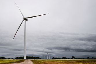 Uruchomiono największą farmę wiatrową. PGE wydała na budowę ponad 0,5 mld zł