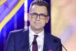 Maciej Orłoś bezlitośnie zadrwił z pracowników TVP. Ostro podsumował "politycznych żołnierzy"