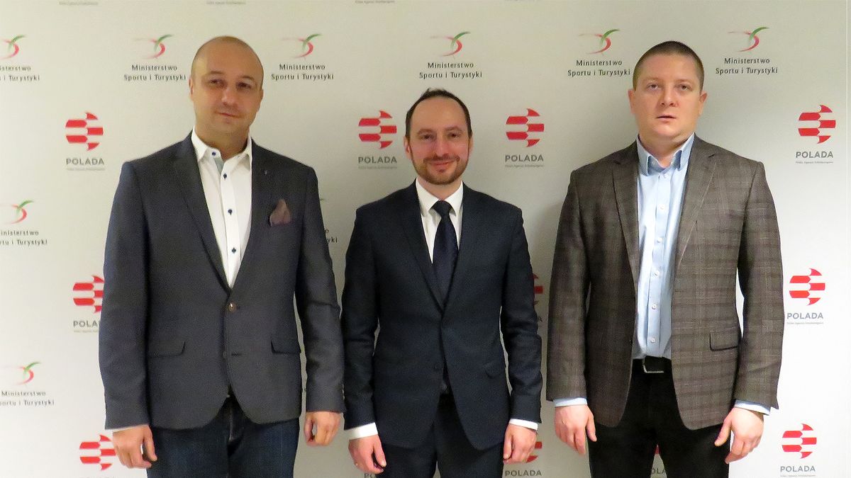POLADA podpisała umowę z Ekstraligą Od lewej: Ryszard Kowalski, Michał Rynkowski, Wojciech Stępniewski