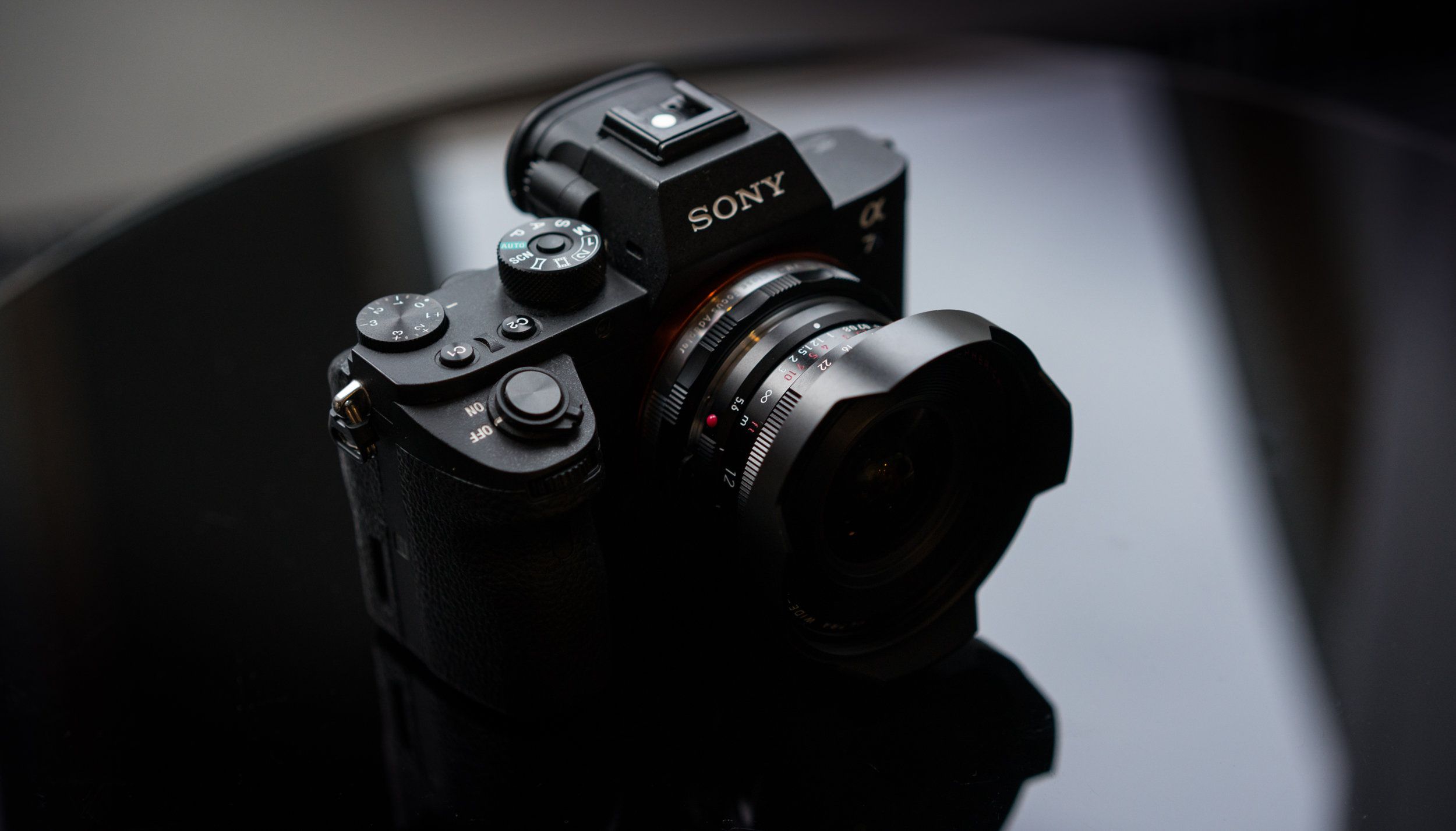 Voigtländer Ultra Wide Heliar Aspherical II 12 mm f/5.6 - Ultra szeroka maszyna do kreowania równoległej rzeczywistości 1