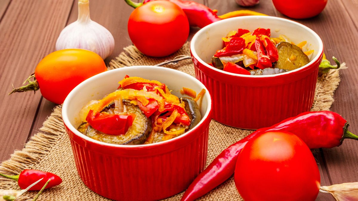 Sałatka z ogórka kiszonego i marchewki