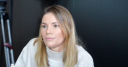 Maja Bohosiewicz w świątecznym wydaniu. Pozuje z kieliszkiem w samej bieliźnie