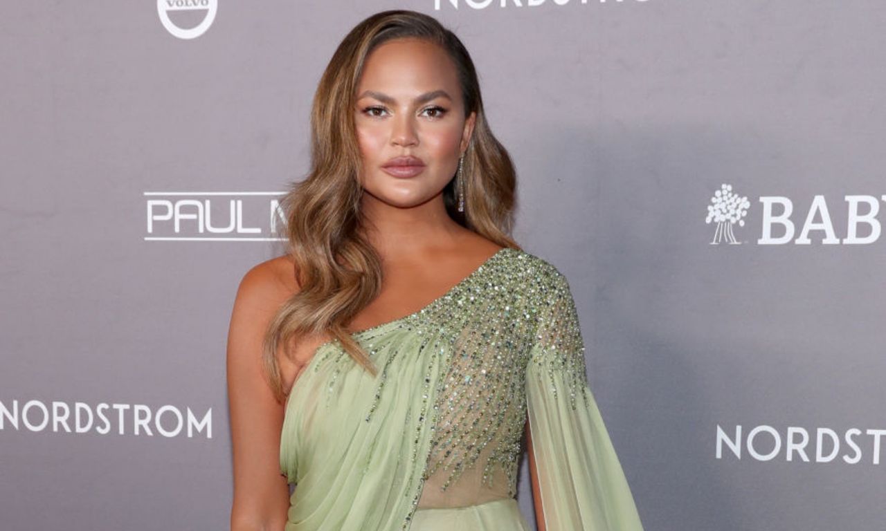 Chrissy Teigen odpowiedziała internautce. Zabolał ją okrutny komentarz