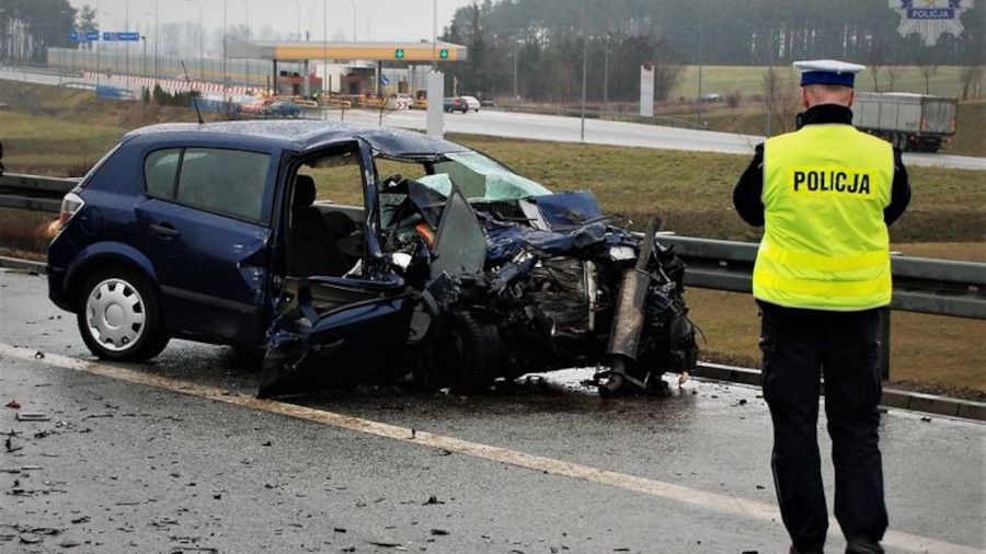 Wypadki spowodowane przez kierowców pod wpływem alkoholu często mają poważne skutki (zdjęcie ilustracyjne).