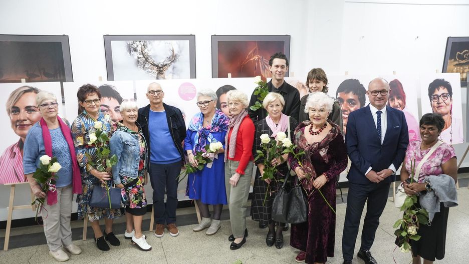 Bohaterki zdjęć spotkały się na otwarciu wystawy w Urzędzie Marszałkowskim w Toruniu