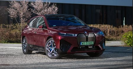 BMW chwali się sprzedażą elektryków. Bawarczycy pokonali największych rywali