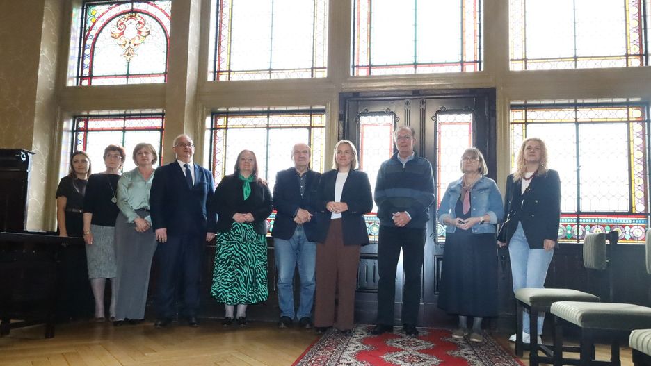 W krotoszyńskim Ratuszu wykonano renowację 17 witraży