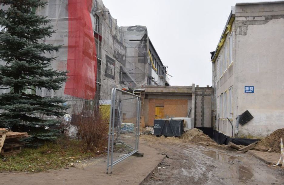 Radom: Remont szkoły przy ulicy Wierzbickiej idzie pełną parą