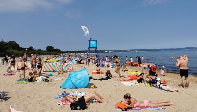 7 sierpnia, ok. godz. 11 na plaży w Brzeźnie było już tyle ludzi