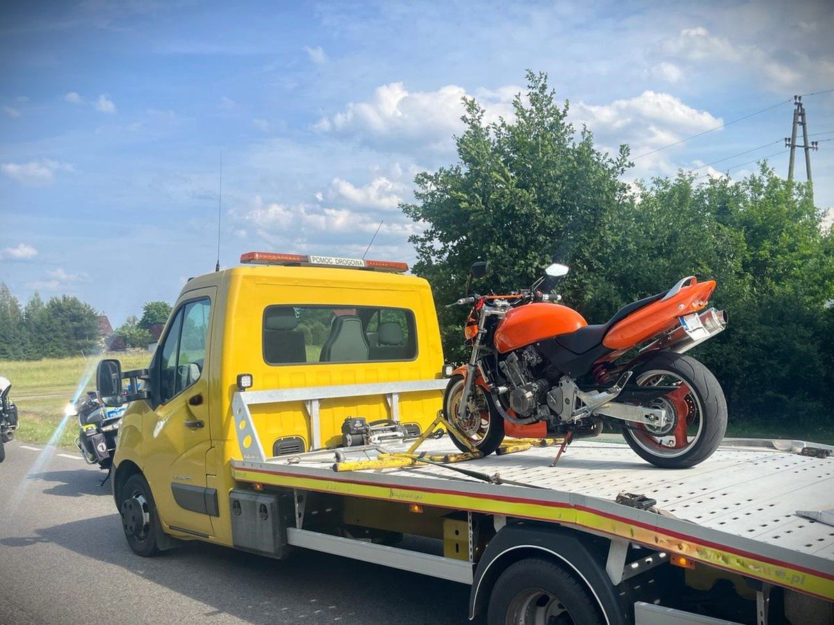 Sochaczew: 17-latek uciekał przed policją. Jednośladem wiózł pasażerkę