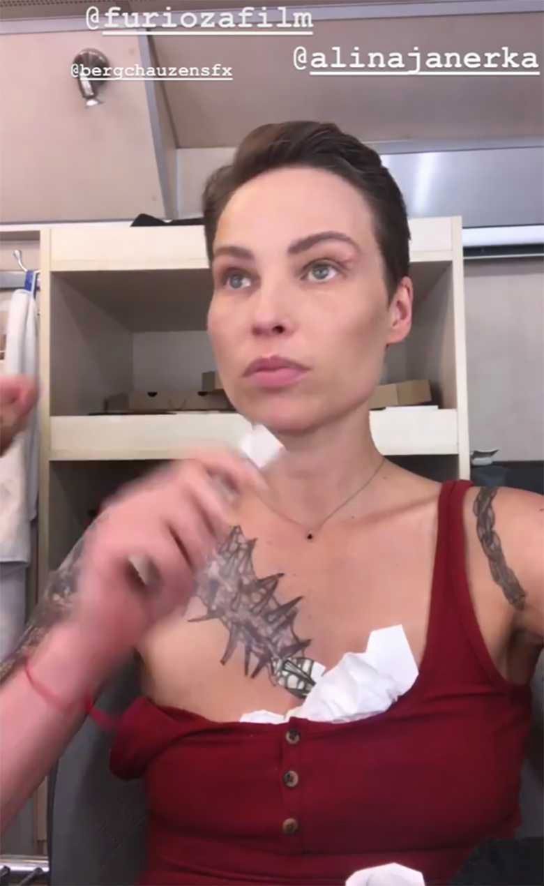 Weronika Książkiewicz sięga po IQOS