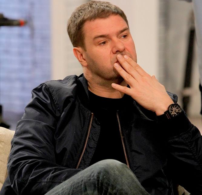 Tomasz Karolak płaci za poparcie Bronisława Komorowskiego. Dostaje pogróżki - "Spalimy twój dom!"