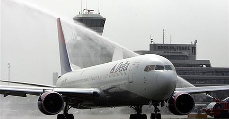 Boeing 767 na lotnisku w Jasionce