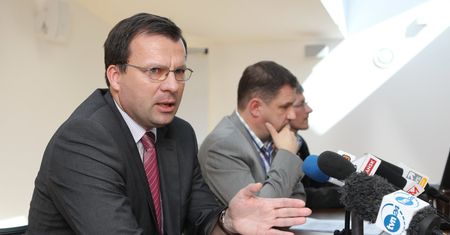 Ozusowanie wszystkich umów. Wiceminister Zieleniecki wycofuje się ze swoich zapowiedzi. "Osobista opinia"