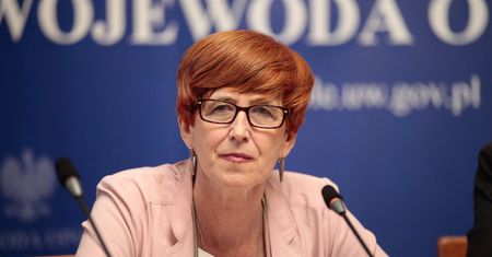 Samorządy krytykują nowy pomysł resortu rodziny. "Minister Rafalska rozdzieli rodzeństwa"