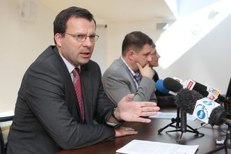 Ozusowanie wszystkich umów. Wiceminister Zieleniecki wycofuje się ze swoich zapowiedzi. "Osobista opinia"