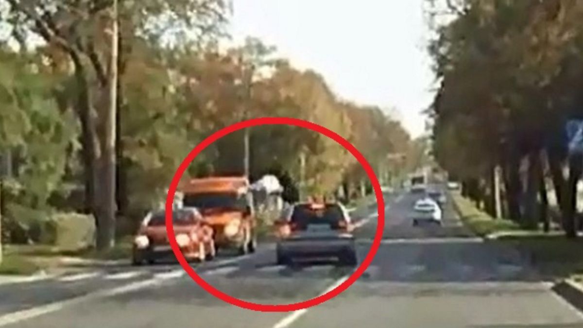 Kierowca volvo potrącił nastolatka, który przechodził przez pasy. 