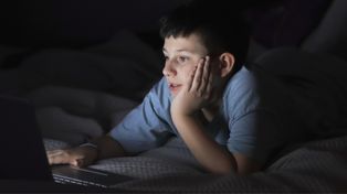 Niebezpieczne wyzwania w Internecie. Dlaczego dzieci podejmują ryzyko dla wyświetleń?