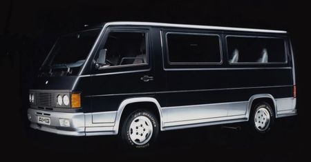 Van z dieslem po tuningu od AMG. Przynajmniej wyglądał na szybkiego