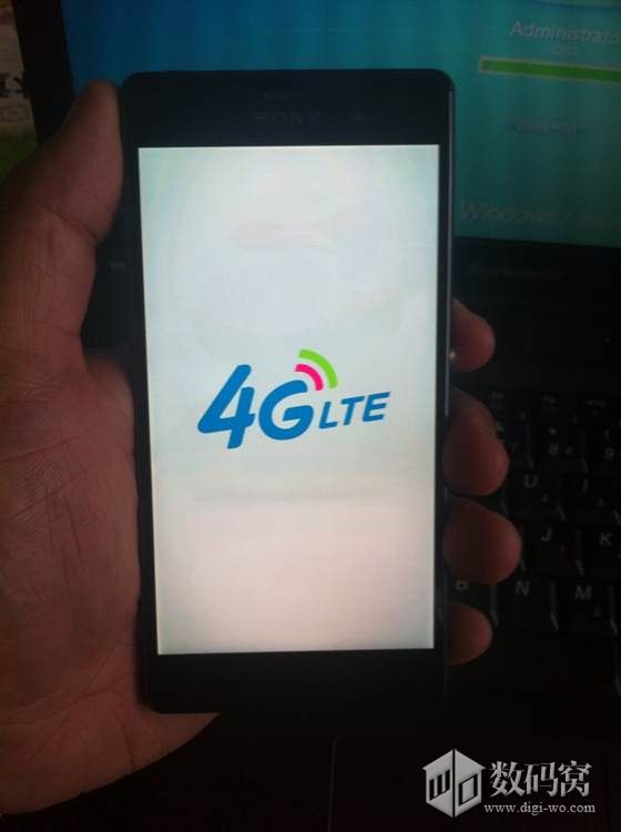 Xperia Z3 u boku Galaxy Note'a na zdjęciu. Znamy wielkość jej ekranu? 4