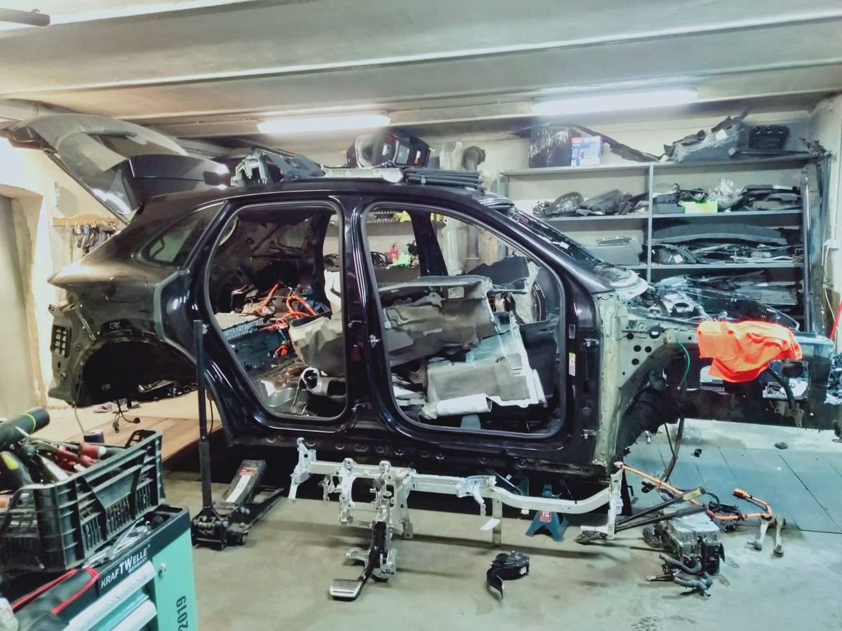 Porsche rodziny Pyżalskich znalezione w częściach. "Nie brakuje ani jednej śrubki" (Źródło: wielkopolska policja)