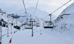 Polskie kurorty bez tłumów w ferie. Turyści wybierają Czechy