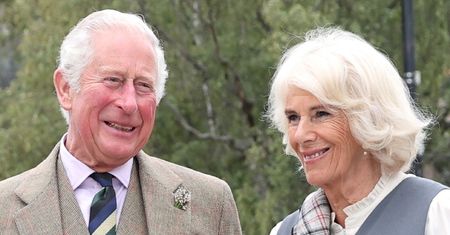 Król Karol III szykuje się do KOLEJNEJ koronacji. Wiadomo, kto się pojawi. Meghan i Harry nie mogą liczyć na zaproszenie