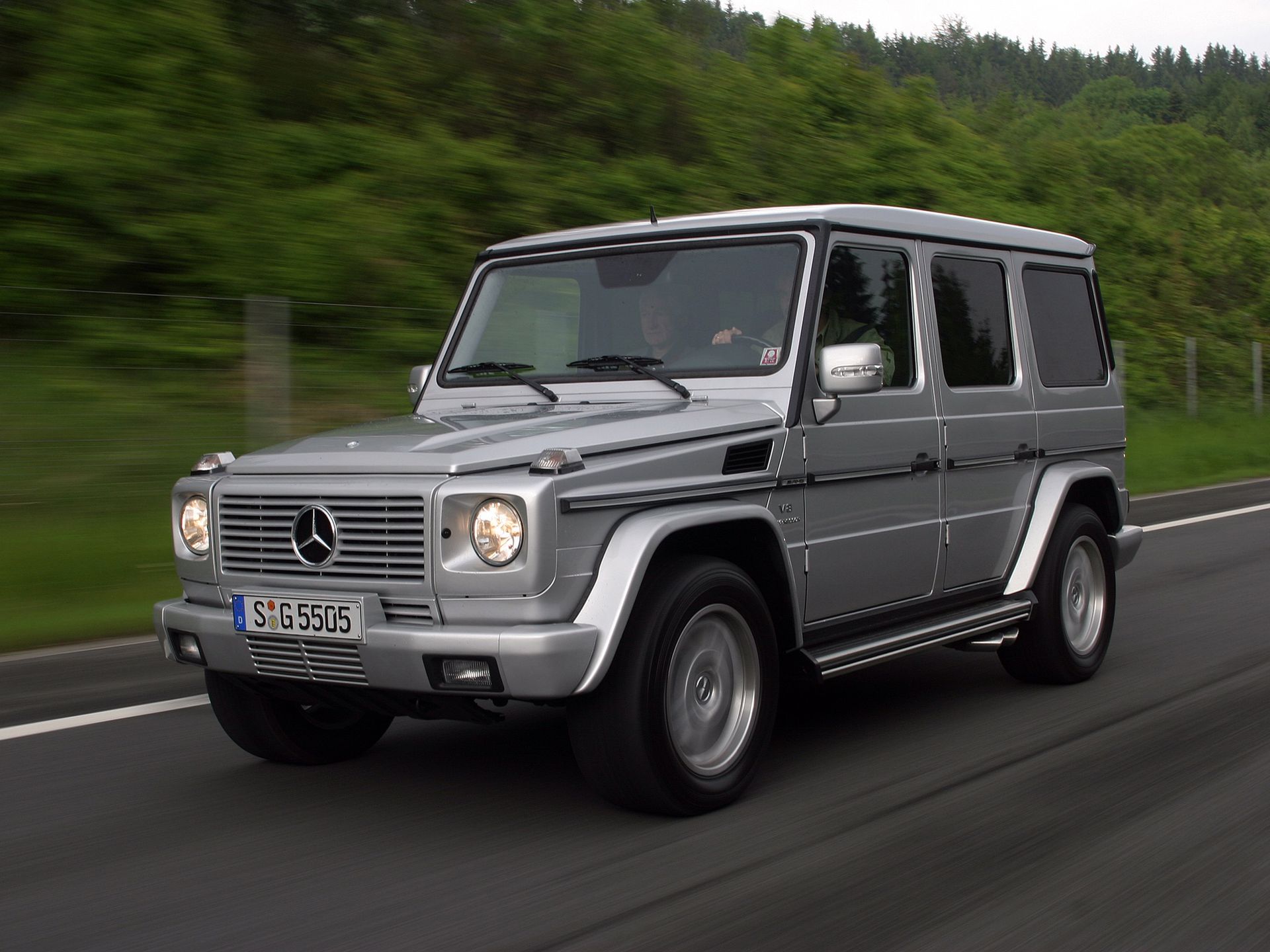 Produkowane od 2004 roku G55 AMG dało początek nowej klasie samochodów terenowych i wskazało kierunek, w jakim będą szli klienci G-klasy. 