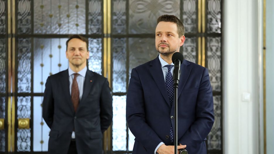 Rafa� Trzaskowski, Rados�aw Sikorski
Warszawa, 15.05.2020. Prezydent Warszawy, nowy kandydat PO na prezydenta Polski Rafa� Trzaskowski (P) oraz europose� PO-KO Rados�aw Sikorski (L) podczas konferencji prasowej, 15 bm. w Sejmie w Warszawie. Zako�czy�o si� posiedzenie zarz�du Platformy Obywatelskiej, podczas kt�rego w�adze wybra�y kandydata ugrupowania na prezydenta. Rano 15 bm. Ma�gorzata Kidawa-B�o�ska oficjalnie zrezygnowa�a z kandydowania. (kf) PAP/Tomasz Gzell
Tomasz Gzell
partia, partii, platforma obywatelska, PO, polityk, polityka, Rados�aw Sikorski, rafa� trzaskowski, wybory prezydenckie, wybory prezydenckie 2020, briefing prasowy, konferencja prasowa, eurodeputowani, eurodeputowany, europarlamentarzysta, europose�, europos�owie, nowy kandydat, zmiana kandydata