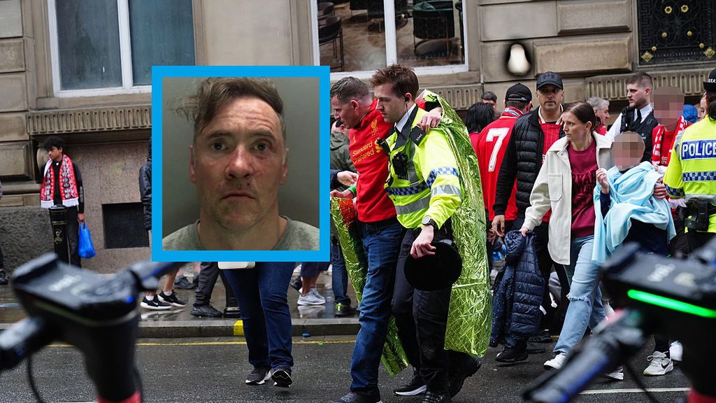 Getty Images / Owen Humphreys/PA Images / Na zdjęciu: kibice, w których wjechał Paul Doyle (w ramce)