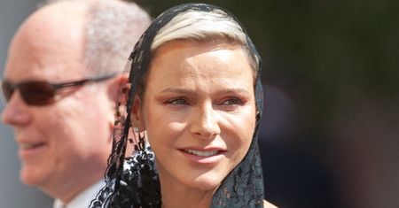 Księżna Monako towarzyszy mężowi na audiencji u papieża. Założyła RYZYKOWNĄ stylizację (ZDJĘCIA)