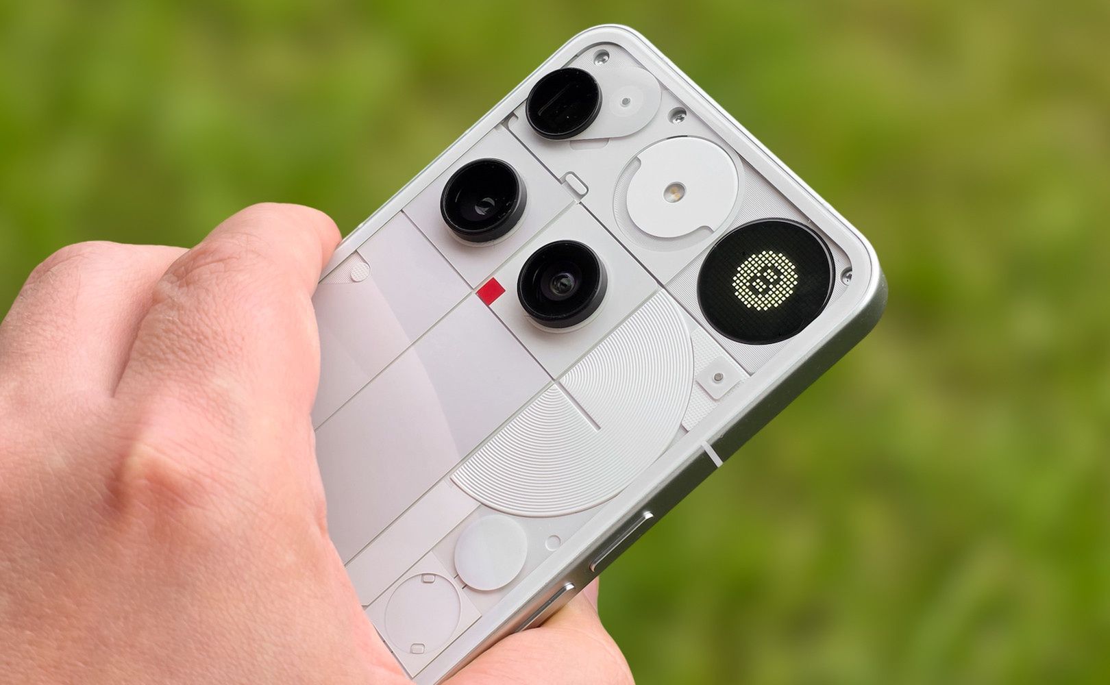 Nothing odpalił promocję. 1000 zł rabatu na nowy telefon