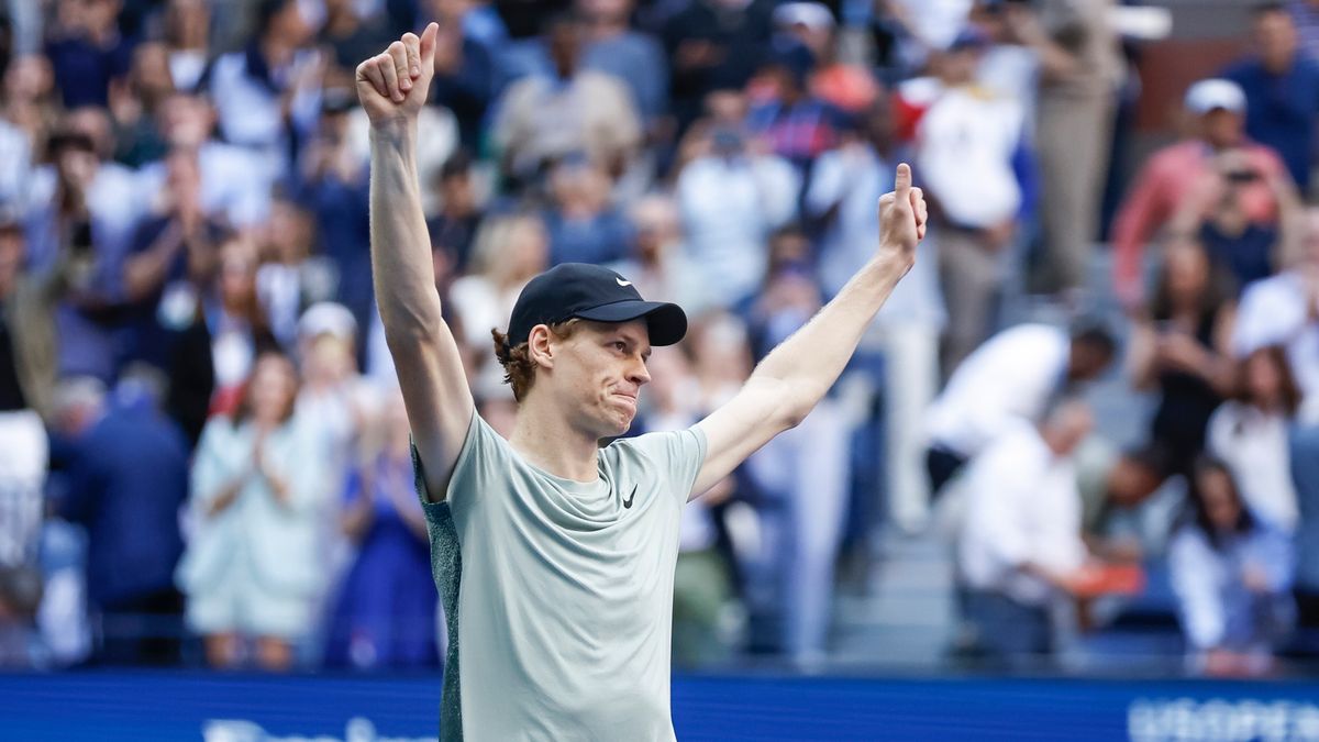 Zdjęcie okładkowe artykułu: PAP/EPA / Justin Lane / Jannik Sinner po finale US Open w 2024 roku