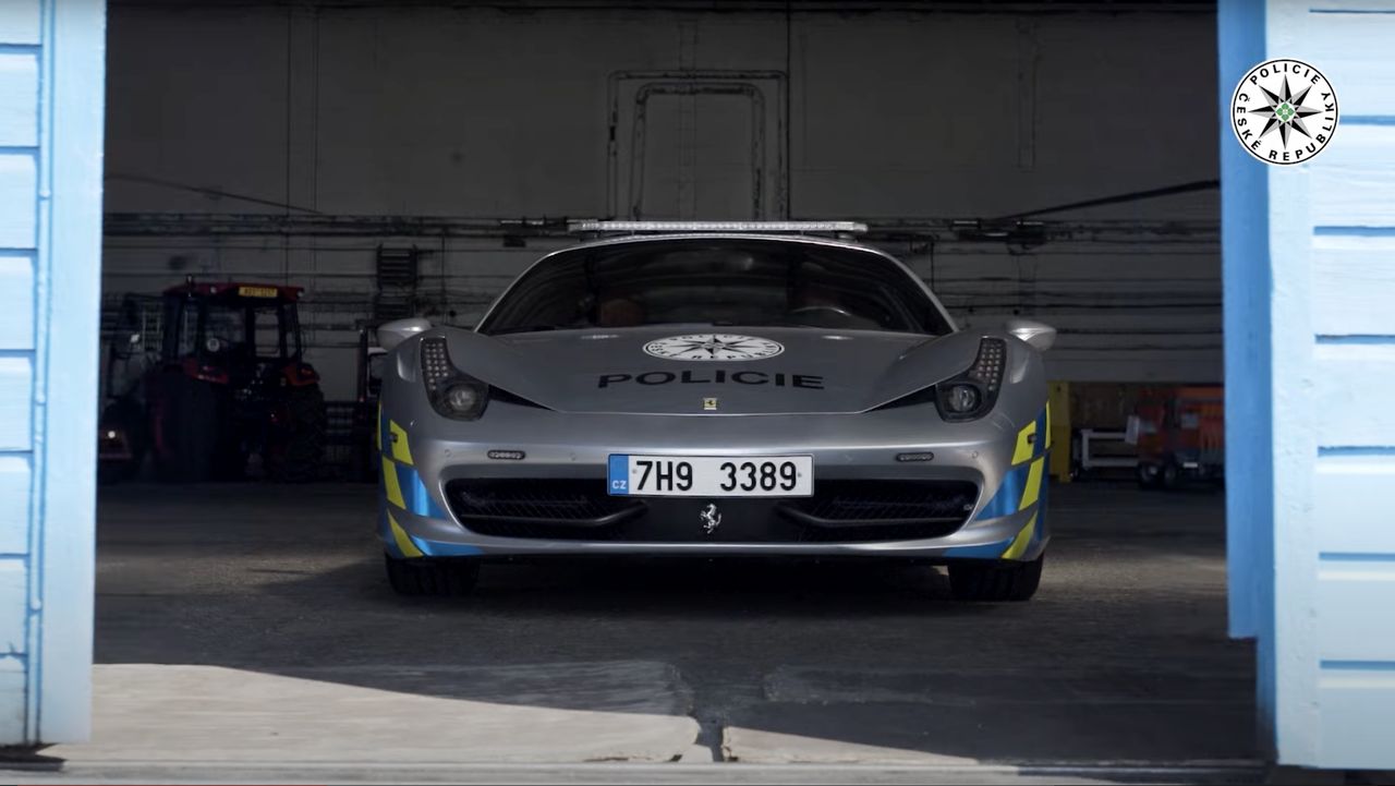 Policyjne Ferrari 458 Italia