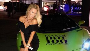 "Poddajcie się mojej magii". Ring girl z Las Vegas zachwyca seksapilem